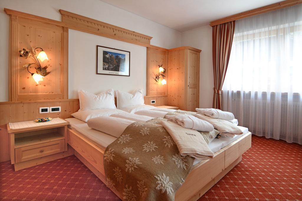 Doppel- oder Zweibettzimmer